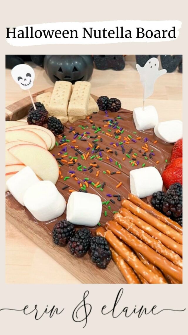 Just a quick reminder how easy and delicious this Nutella board is for your Halloween Party 🎃🧡👻 All you need is Nutella, fruit, cookies, pretzel sticks, marshmallows and Halloween sprinkles! Boo appétit ✨